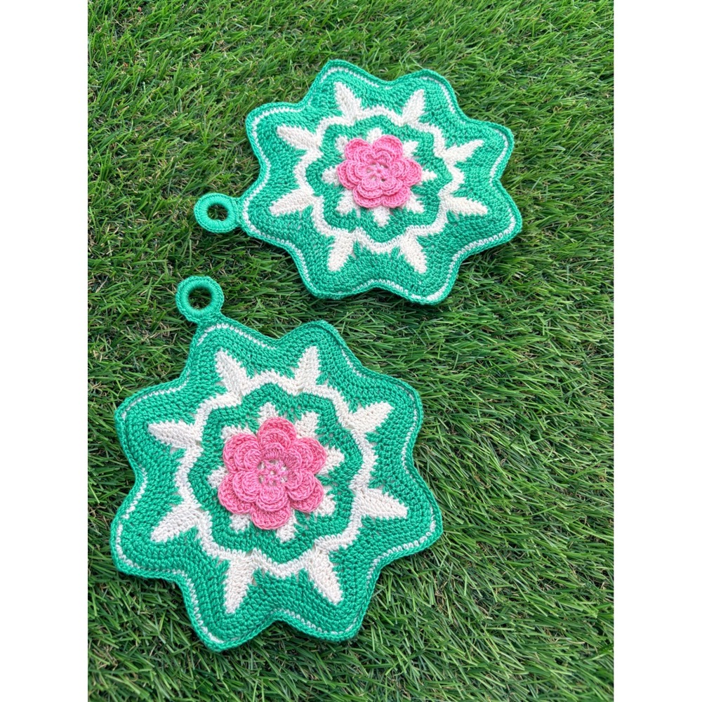 Vintage Style Crochet Potholders Set of 2 Green Pink 3D Floral Star Hot Pads
